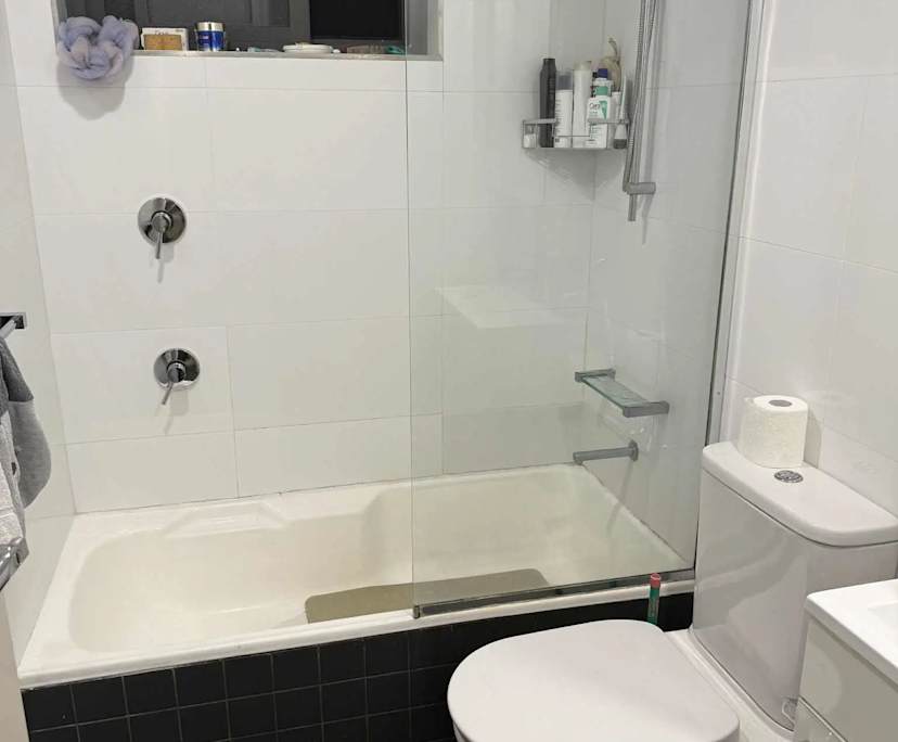 Furnished room in a flatshare