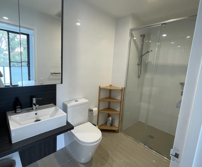 Furnished room with ensuite in a flatshare