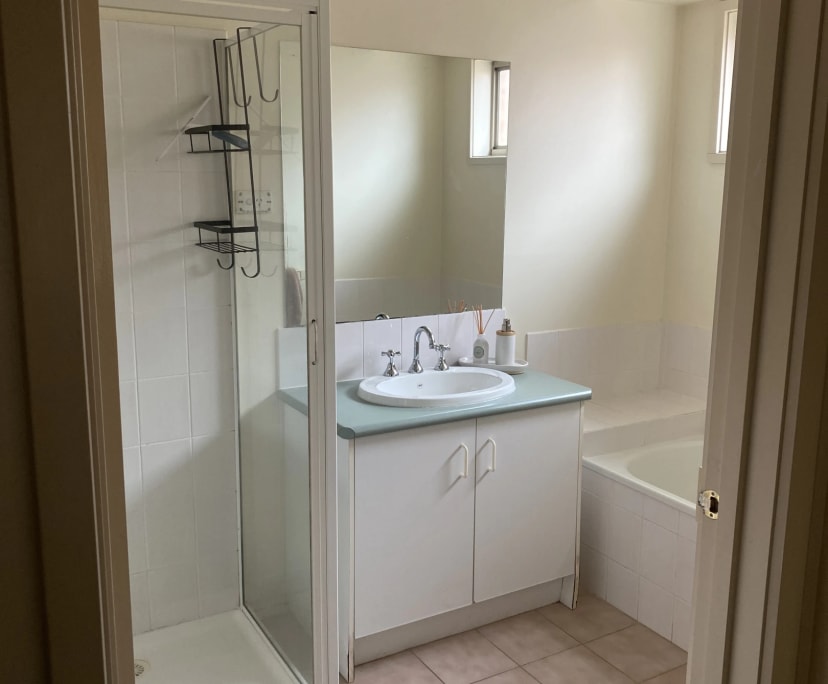 Room for Rent in Taylors Lakes, Melbourne 220, Un...