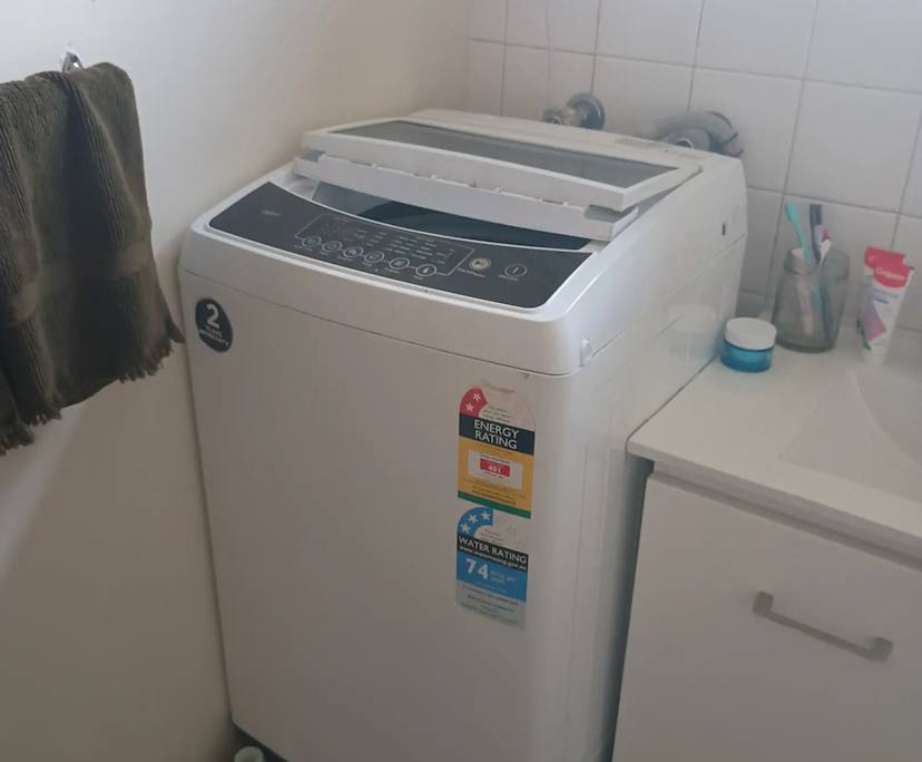 $220, Flatshare, 2 bathrooms, Elwood VIC 3184
