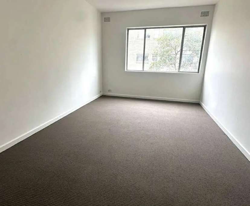 Unfurnished room in a flatshare