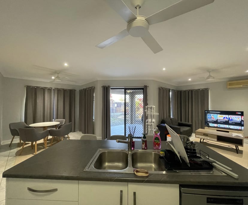 $240, Share-house, 5 bathrooms, White Rock QLD 4868