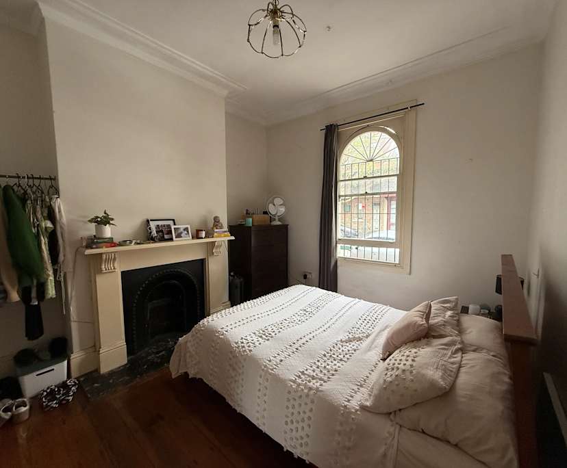 Furnished room in a share house