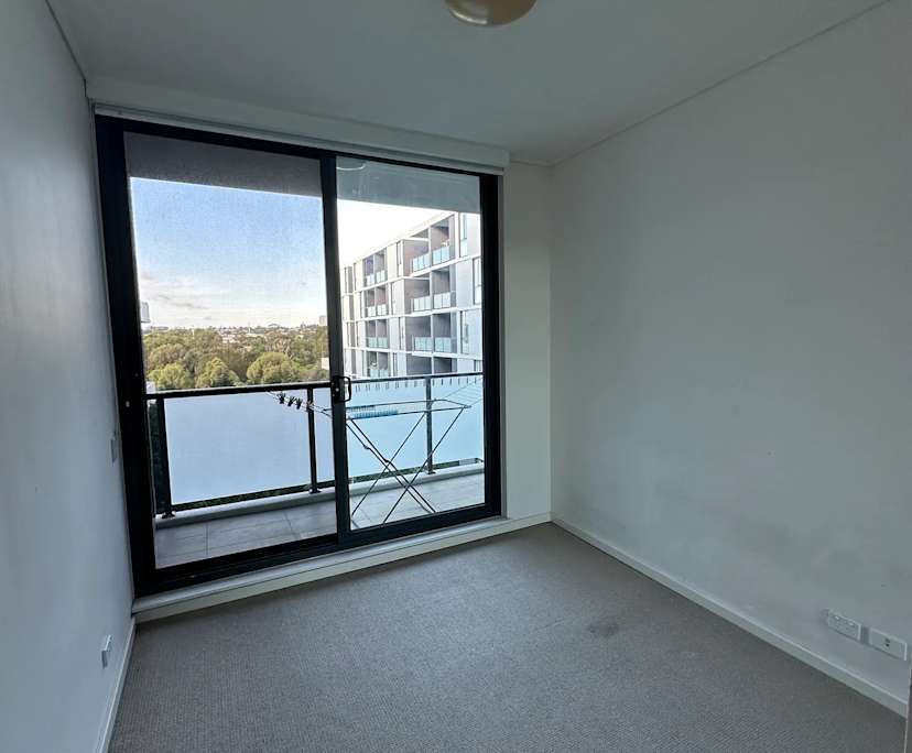 Unfurnished room with own bathroom