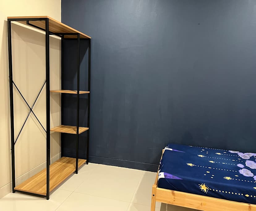 Furnished room in a flatshare