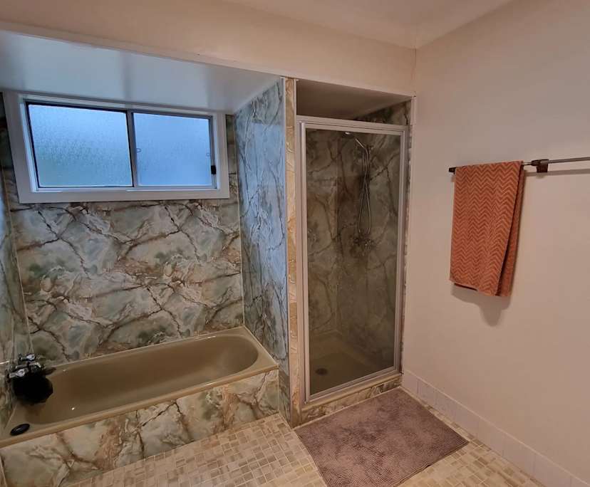 $300, Share-house, 4 bathrooms, Stanthorpe QLD 4380