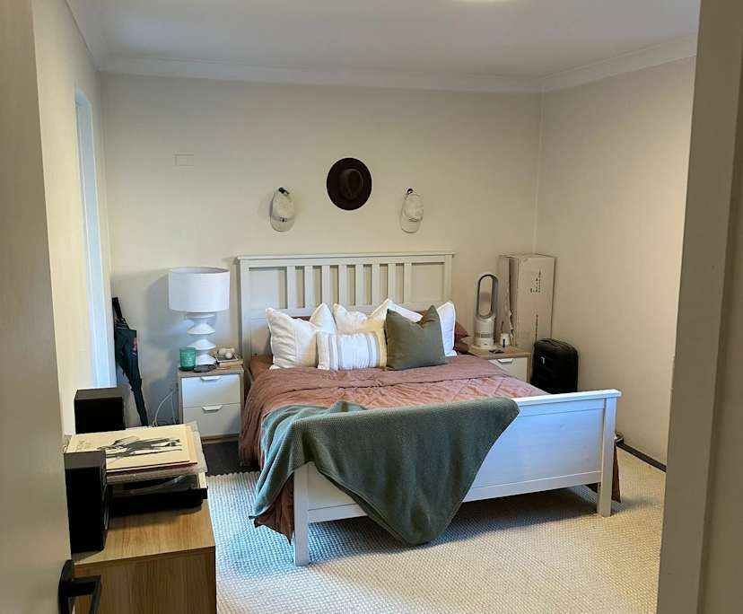 Unfurnished room in a flatshare