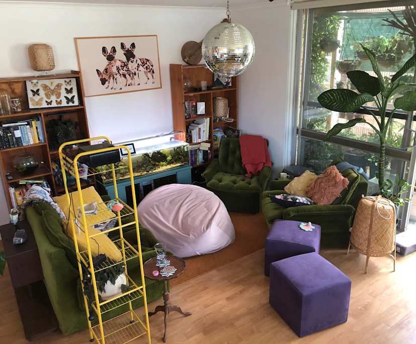 Unfurnished room in a flatshare