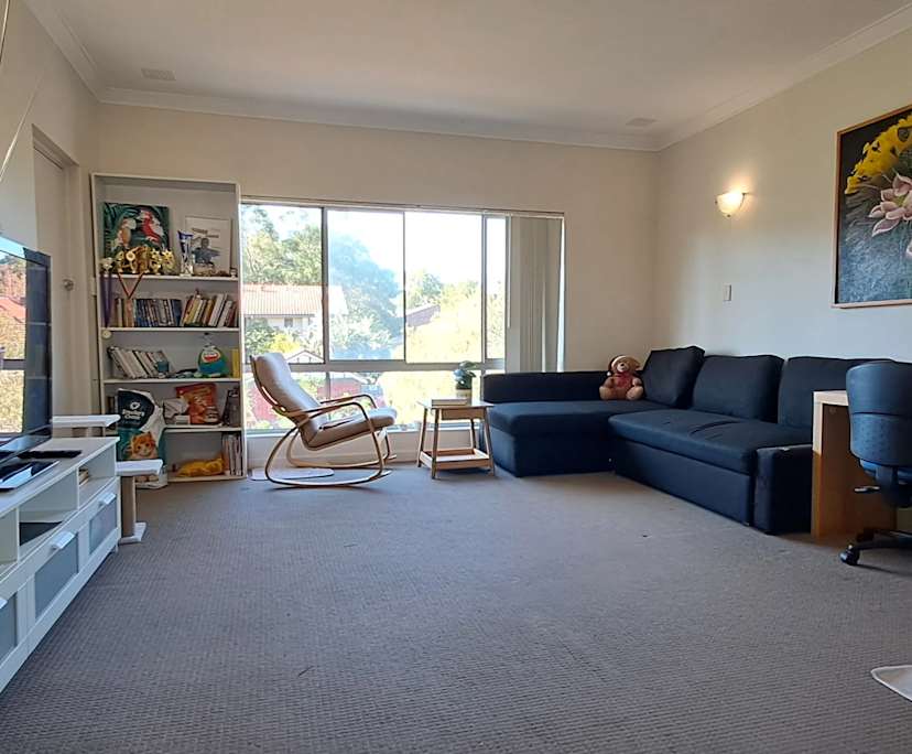 Furnished room in a flatshare