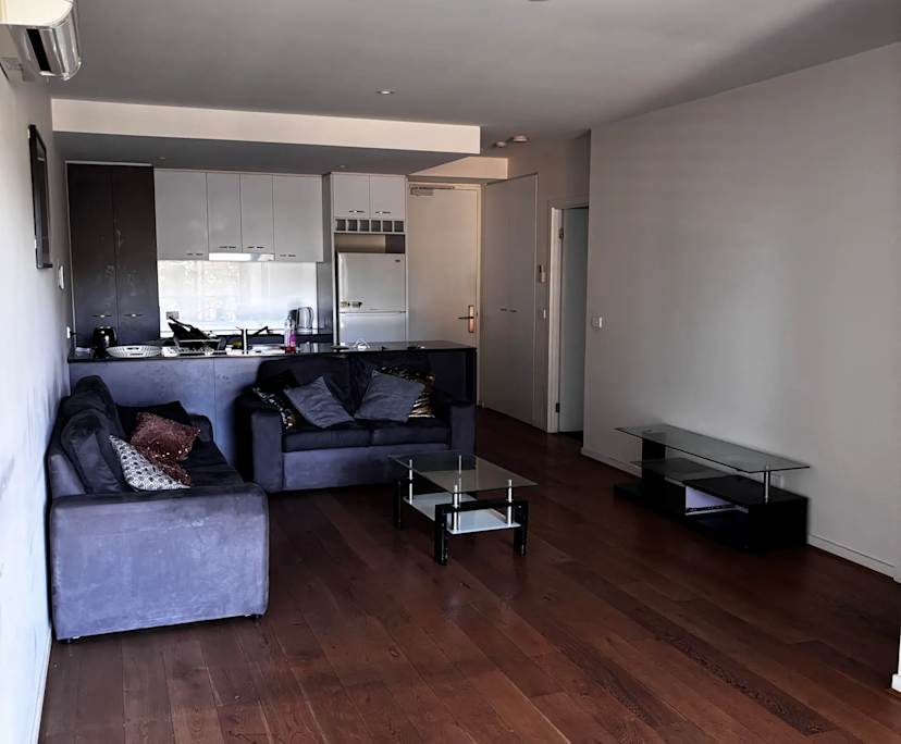 Unfurnished room with ensuite in a flatshare