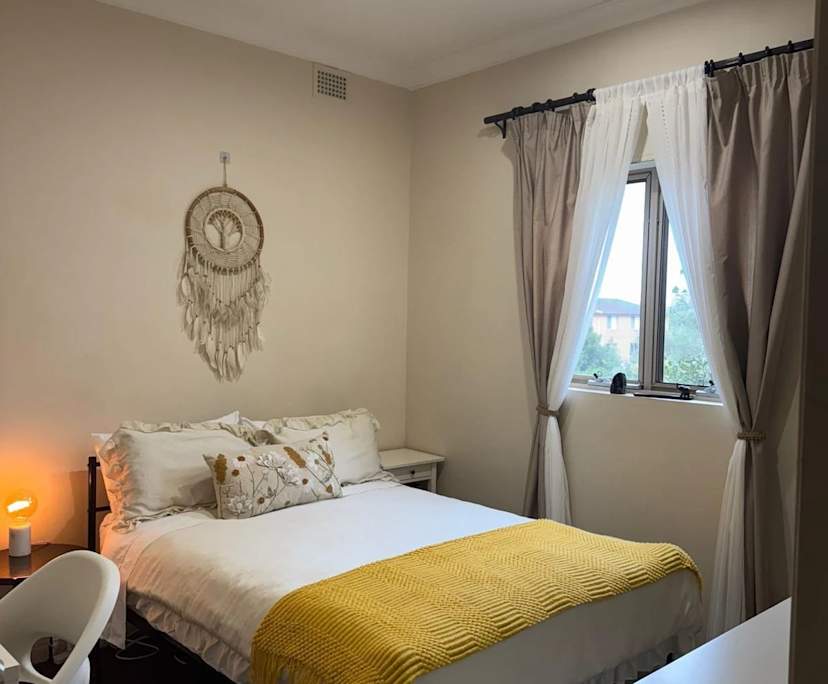 Furnished room in a flatshare