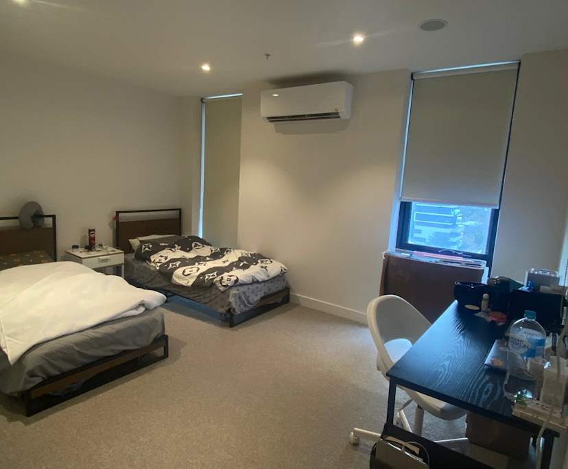 Furnished room with ensuite in a flatshare