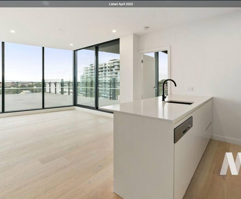 Unfurnished room with ensuite in a flatshare