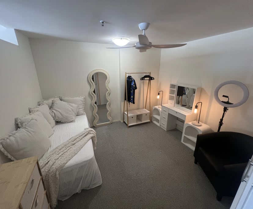 $1,200, 1-bed, 1 bathroom, Surfers Paradise QLD 4217