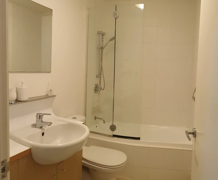 Furnished room in a flatshare