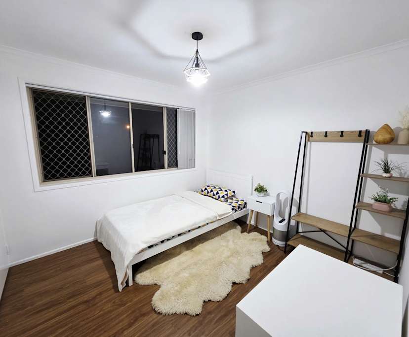 $220, Share-house, 3 bathrooms, East Ipswich QLD 4305