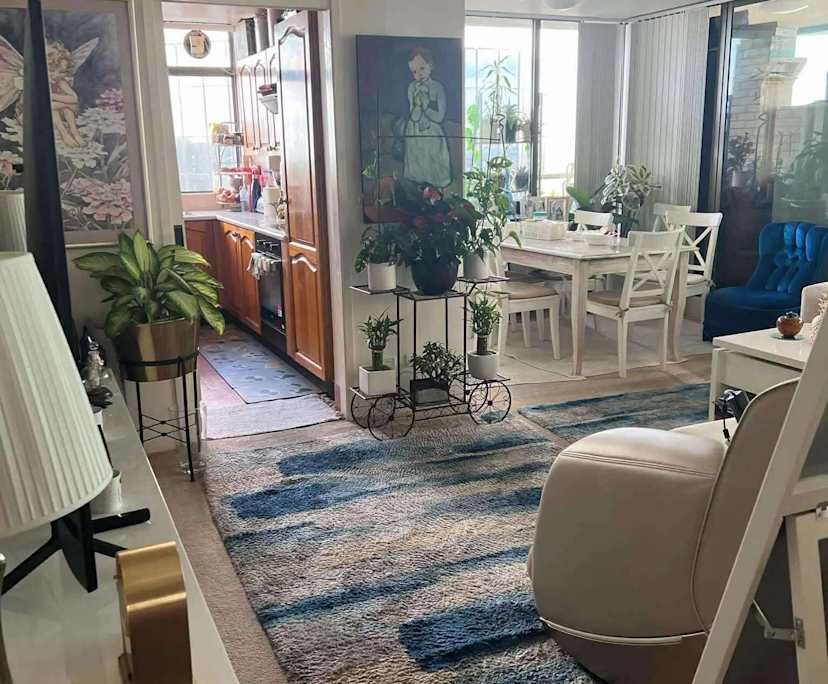 Furnished room in a flatshare