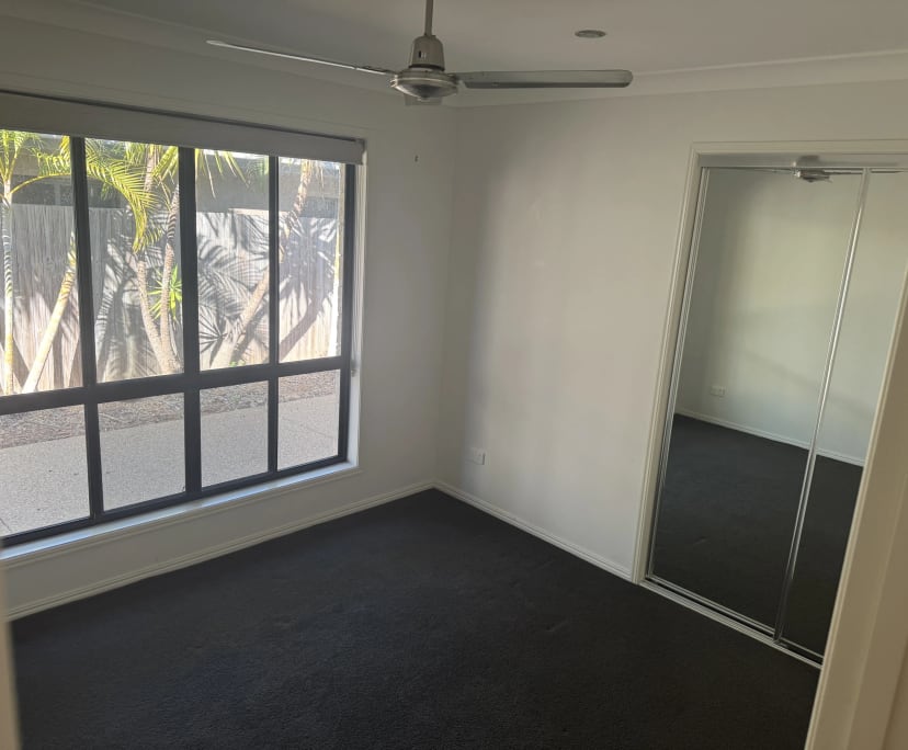 $300, Share-house, 4 bathrooms, Rosslyn QLD 4703