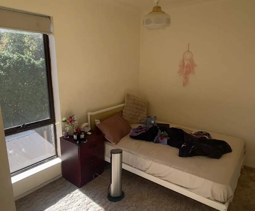 Unfurnished room in a flatshare