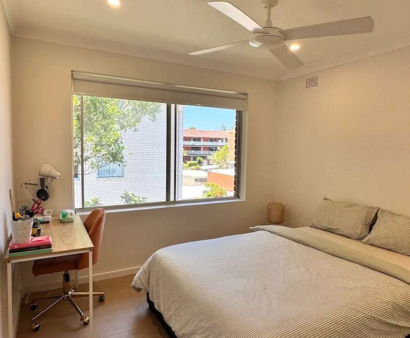 Furnished room in a flatshare