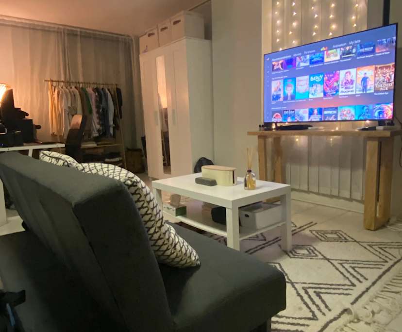 Furnished room in a flatshare