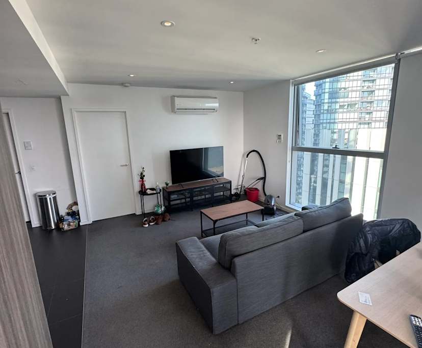 Furnished room with ensuite in a flatshare