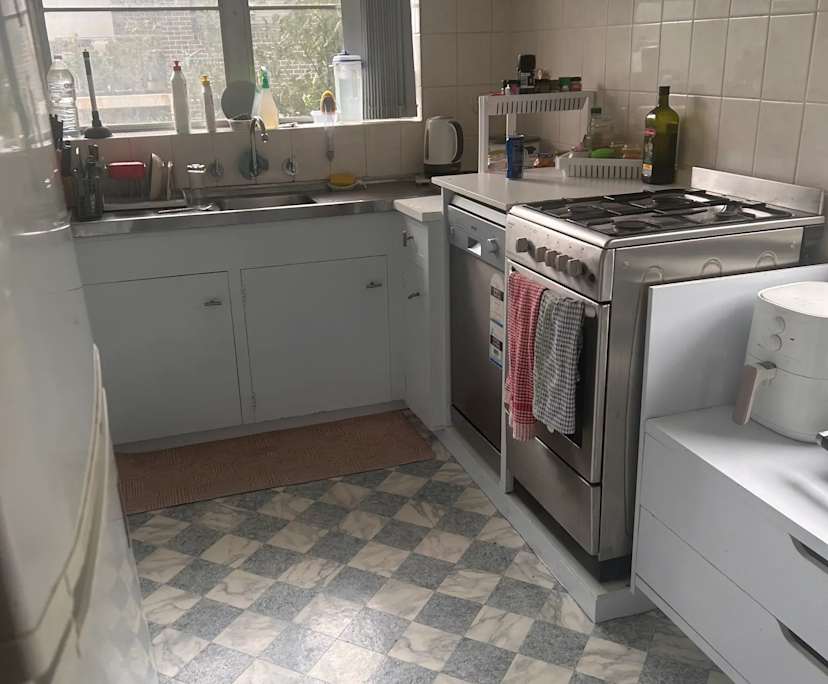 Furnished room in a flatshare