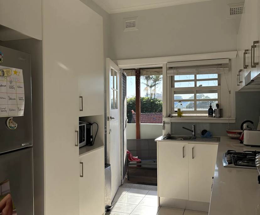 Furnished room in a flatshare