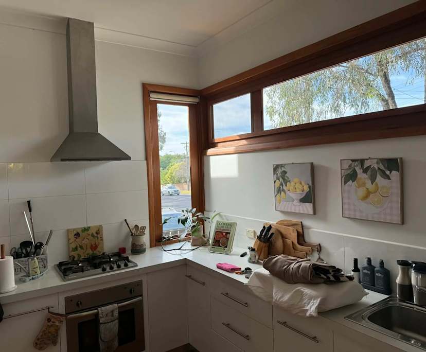 $250, Student-accommodation, 3 bathrooms, North Bendigo VIC 3550