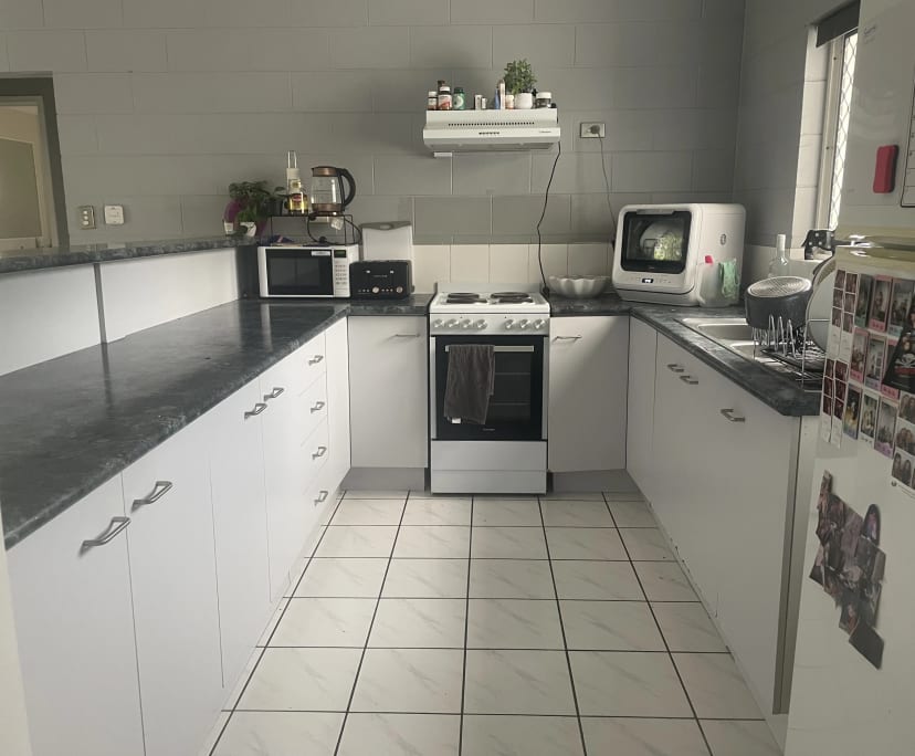 $240, Flatshare, 2 bathrooms, Manunda QLD 4870