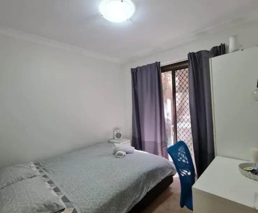 Furnished room in a flatshare