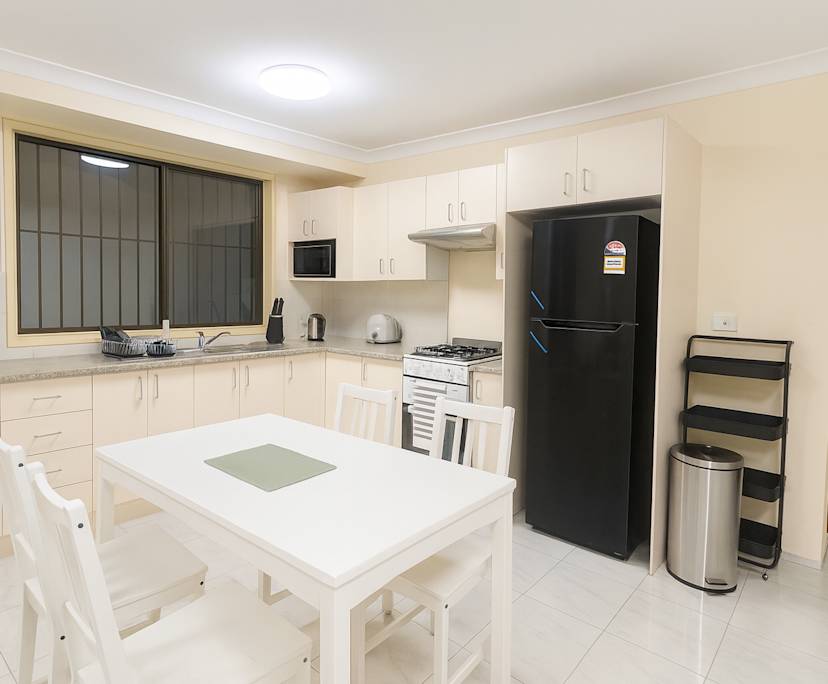 $230, Share-house, 6 bathrooms, Green Valley NSW 2168