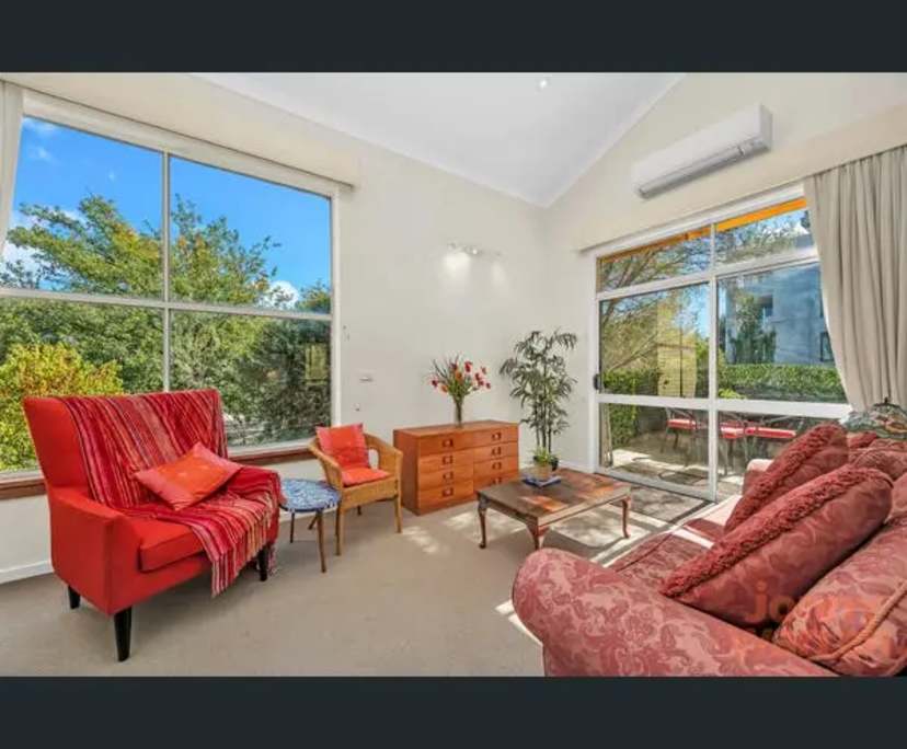 Furnished room with ensuite in a flatshare