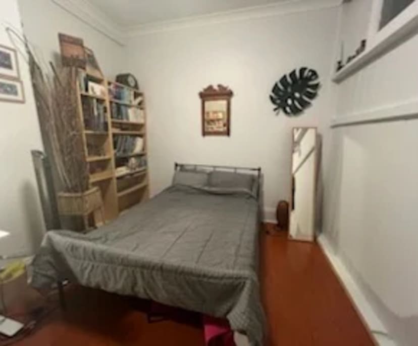 Furnished room in a flatshare