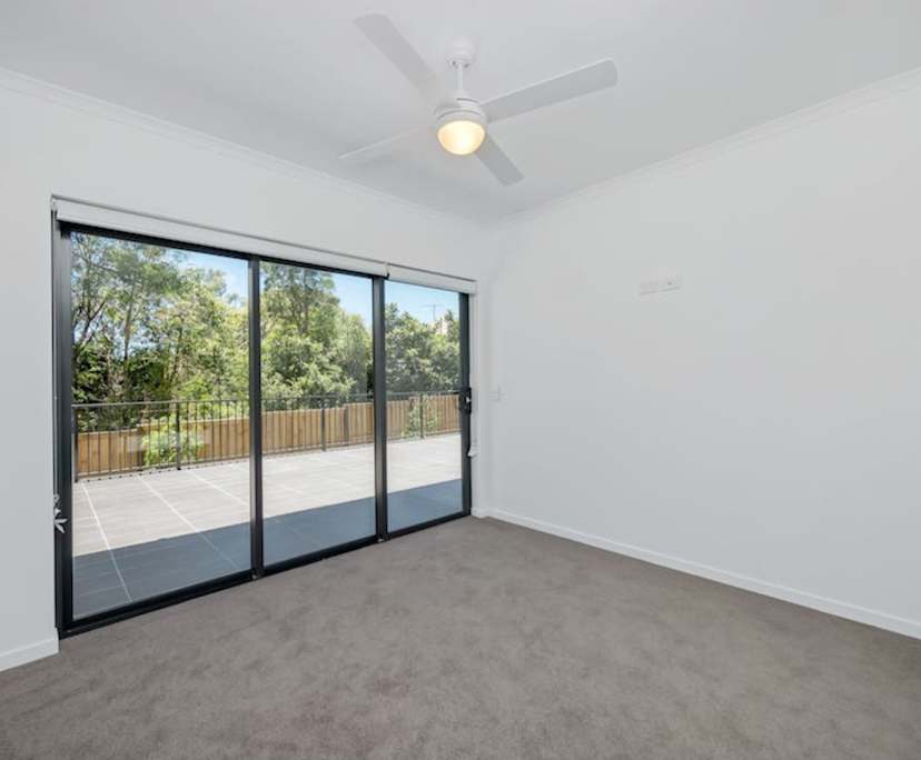 Unfurnished room with own bathroom