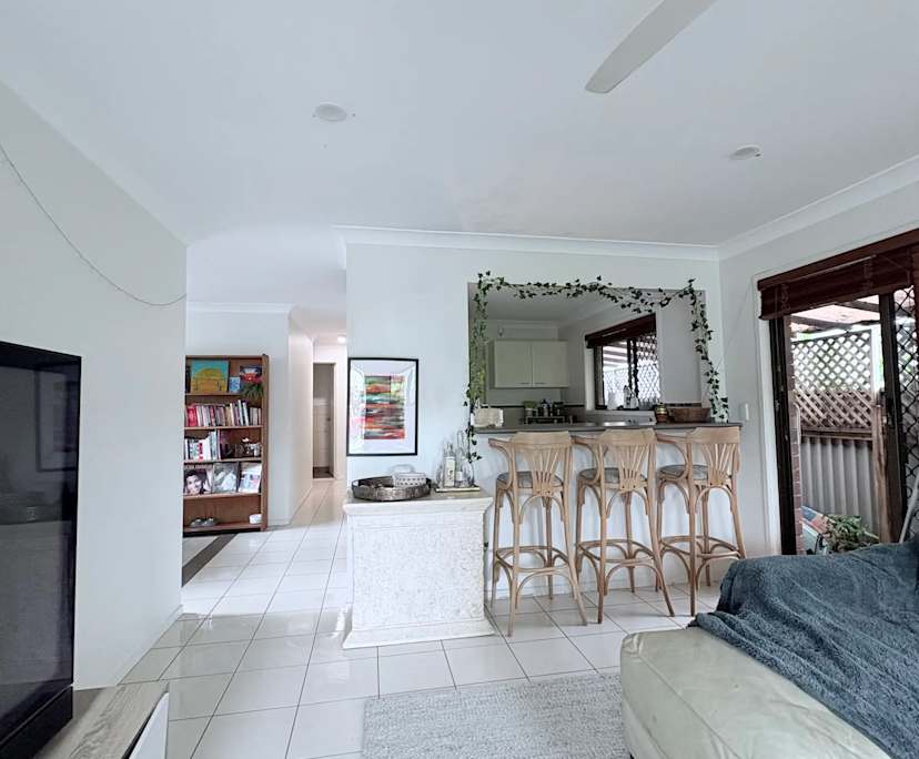 Furnished room in a flatshare