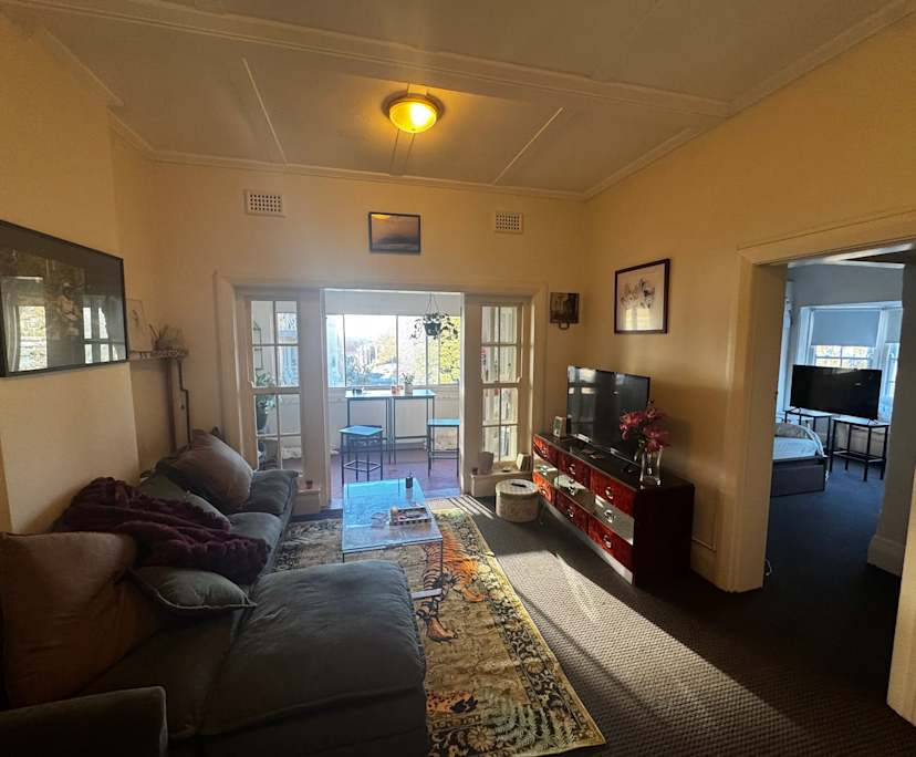 Furnished room in a flatshare