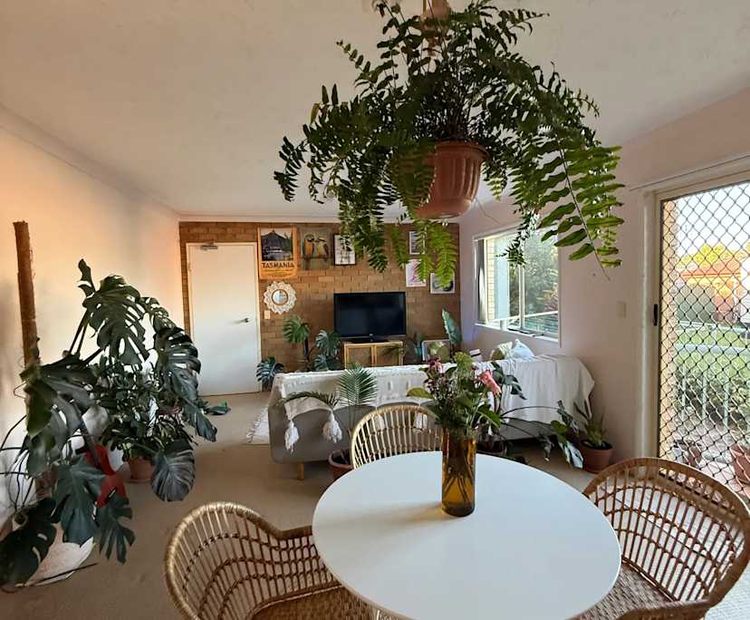 Furnished room in a flatshare