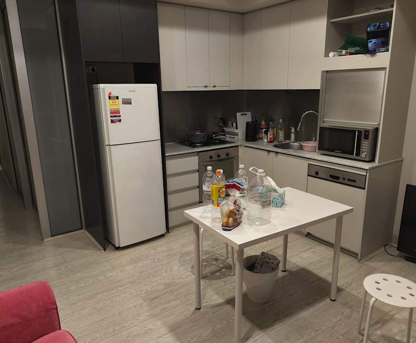 Furnished room in a flatshare