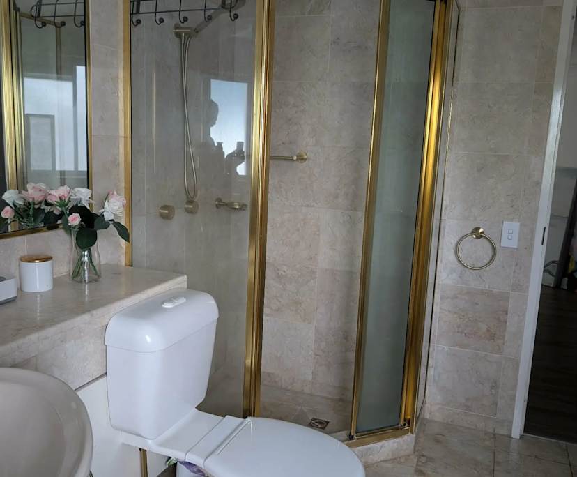 $475, Flatshare, 2 bathrooms, Surfers Paradise QLD 4217