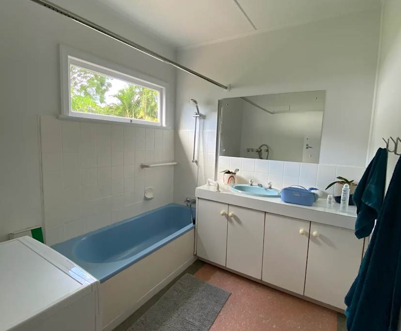$295, Share-house, 3 bathrooms, Chapel Hill QLD 4069