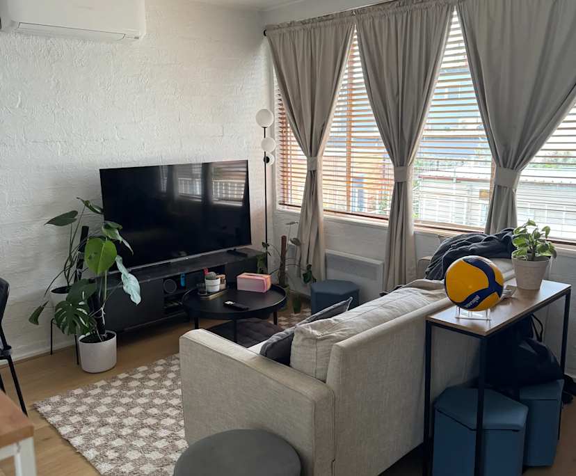 Furnished room in a flatshare
