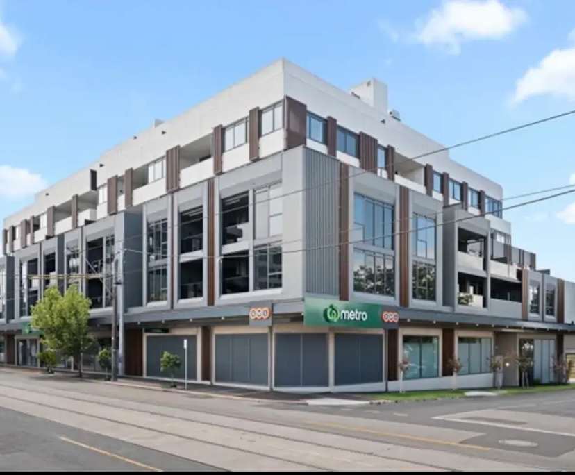 Unfurnished room with own bathroom