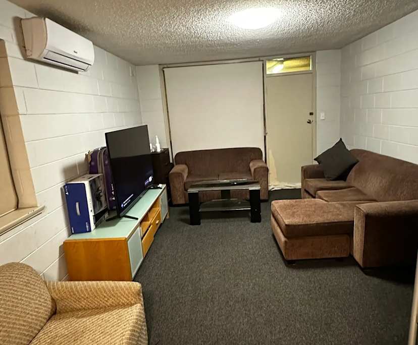 Whole property with 2 rooms for rent