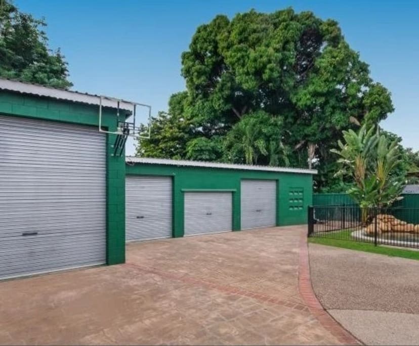 Room for Rent in Hermit Park, Townsville 390, Fur...