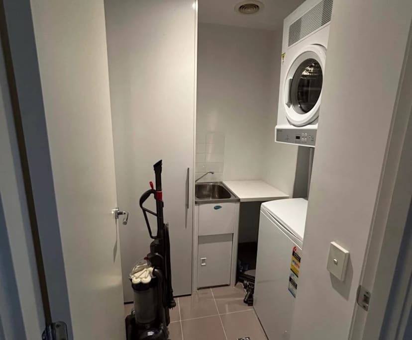 $290, Flatshare, 2 bathrooms, Travancore VIC 3032