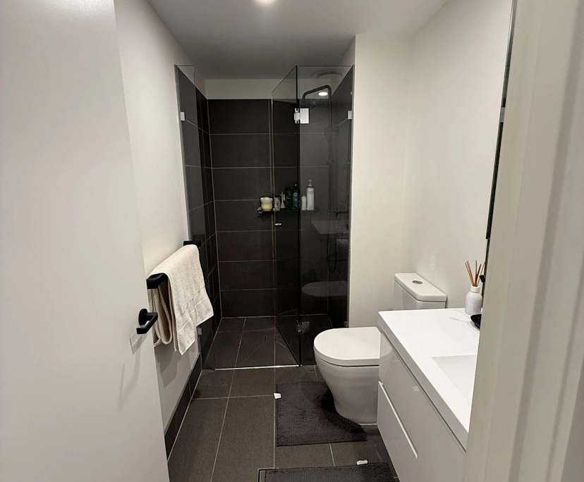 Furnished room with ensuite in a flatshare