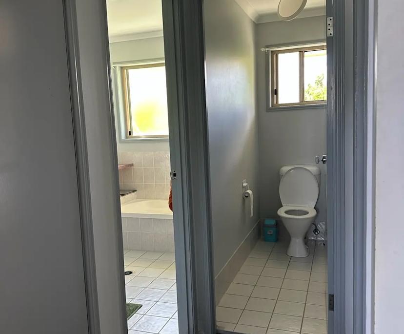 $390, Share-house, 4 bathrooms, Alexandra Headland QLD 4572