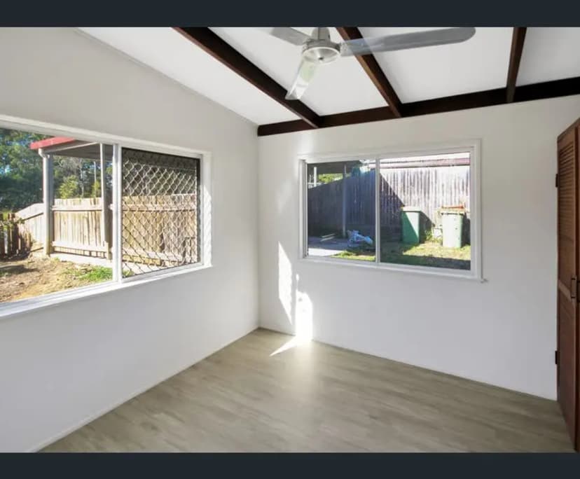 Room in a share house