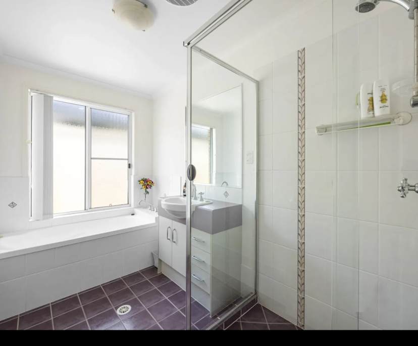 $285, Share-house, 4 bathrooms, Little Mountain QLD 4551